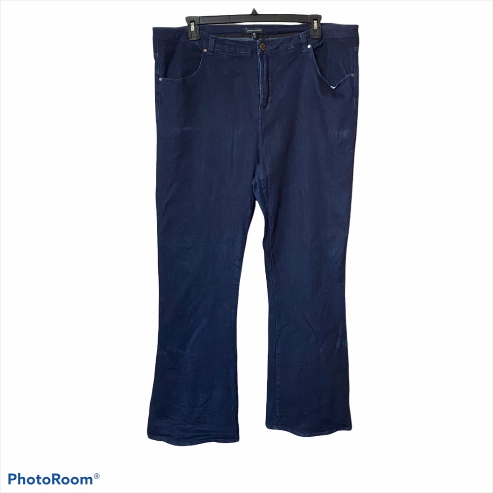 Universal Standard Sava Flare jeans